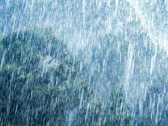 線状降水帯とは？発生時の対策や大雨によるテレビ不具合の対処法も紹介