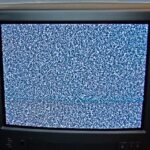 テレビ画面が乱れるのはなぜ？ブロックノイズ・映像停止の原因と対処法を解説