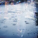 大雨でテレビが映らないのはなぜ？雨による電波への影響と対処法